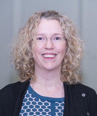 Steff Lewis Headshot